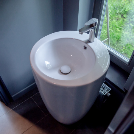 Раковина напольная (50х50)  Melana B133-805