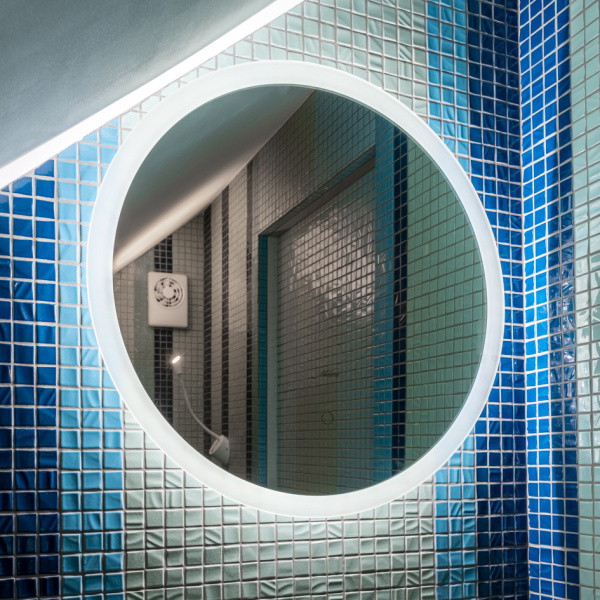 Зеркало с LED-подсветкой (60х60) Melana MLN-LED048