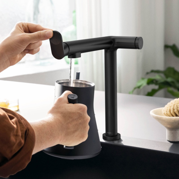Смеситель для кухни с подключением к фильтру Hansgrohe Aqittura M91 FilterSystem 76804670 черный матовый