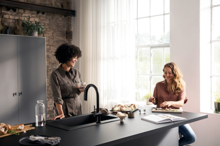 Смеситель для кухни с подключением к фильтру Hansgrohe Aqittura M91 FilterSystem 76803670 черный матовый