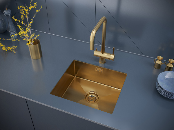 Смеситель для кухни с подключением к фильтру  Paulmark Wetter We213030-BG