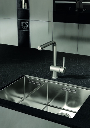 Смеситель для кухни с выдвижным изливом Kludi L Steel 45803F877