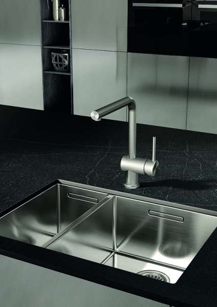 Смеситель для кухни с выдвижным изливом Kludi L Steel 45803F877