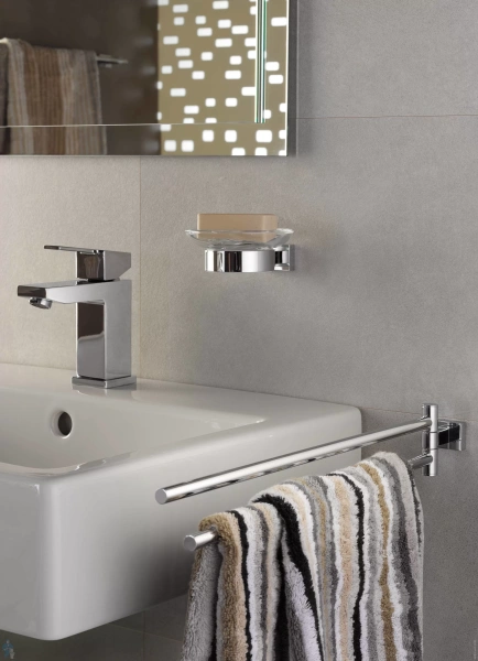 Набор аксессуаров GROHE Essentials Cube 40758 001 (40758001) хром  Набор аксессуаров GROHE Essentials Cube 40758 001 (40758001) хром