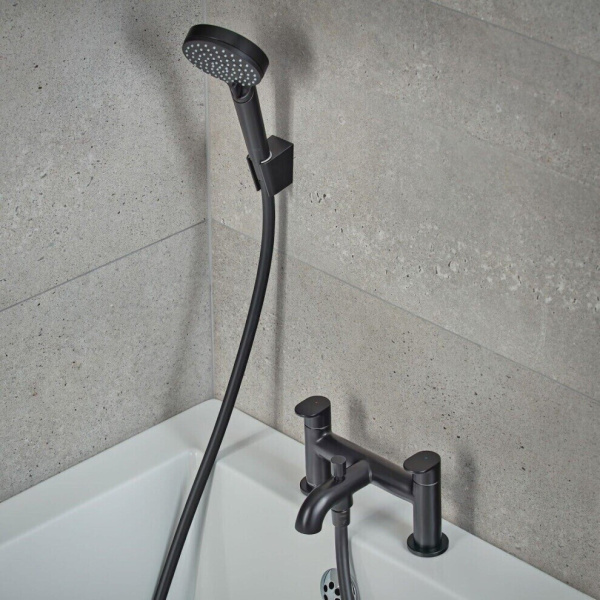 Смеситель на борт ванны с душевым набором Hansgrohe Vernis Blend 71461670 черный матовый