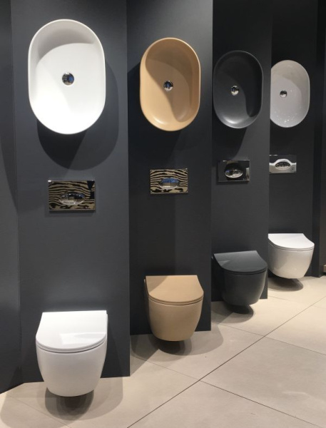 Подвесной безободковый унитаз с сиденьем микролифт beWash Bogen 88303201