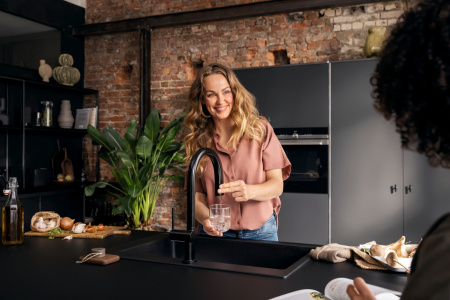 Смеситель для кухни с подключением к фильтру Hansgrohe Aqittura M91 FilterSystem 76803670 черный матовый