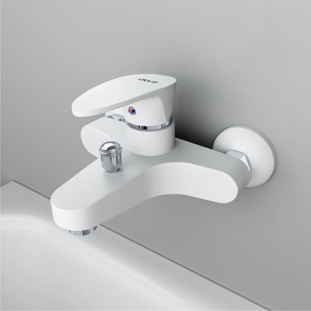 Смеситель для ванны и душа Dorff Alpha D9010000WH