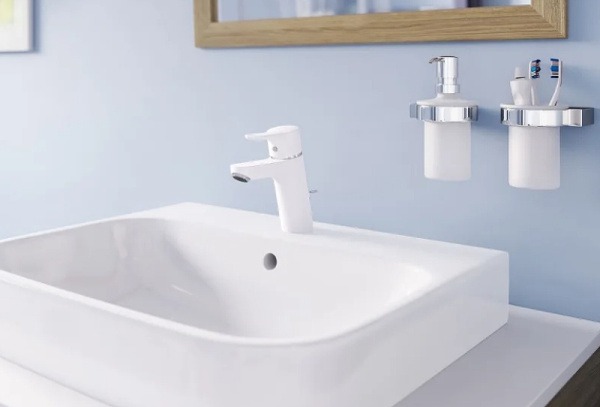 Смеситель для раковины Kludi Pure&Easy 373829165 Смеситель для раковины Kludi Pure&Easy 373829165