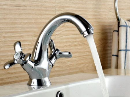 Смеситель для раковины Rossinka Q (Q02-61)