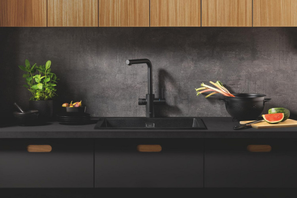 Смеситель с выдвижным изливом и возможностью подключения фильтра GROHE Blue Pure Minta 30590KF0, фантомный чёрный 