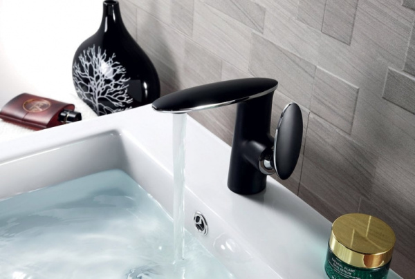 Смеситель для раковины Rossinka RS30 (RS30-11B) Смеситель для раковины Rossinka RS30 (RS30-11B)