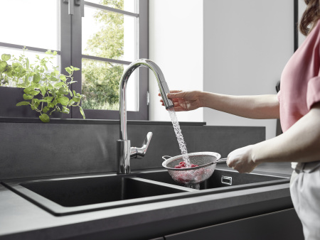 Смеситель для кухни с выдвижным изливом Hansgrohe Focus M41 31815000 хром