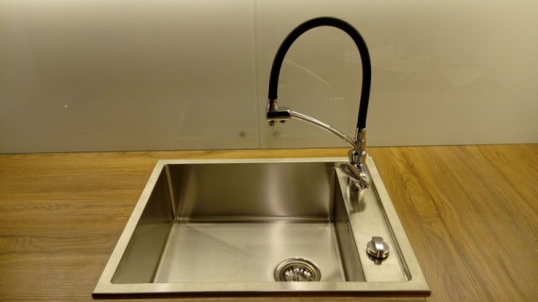 Смеситель для кухонной мойки Lemark Comfort (LM3070C) Смеситель для кухонной мойки Lemark Comfort (LM3070C)