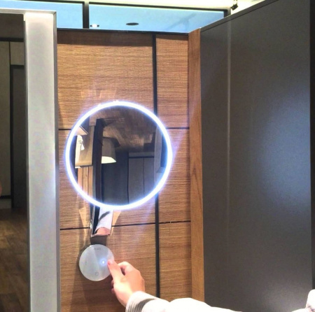 Косметическое зеркало с сенсорной панелью Keuco iLook_move 17612 019002 (17612019002) хром 